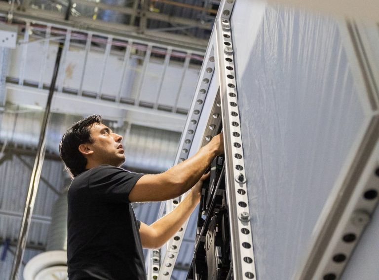 trade show labor in Las Vegas, Las Vegas AV installation, luxury trade show services Las Vegas